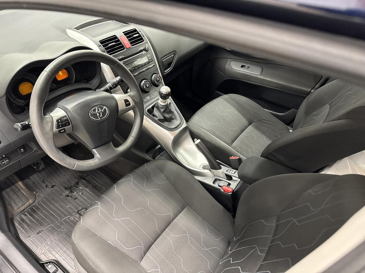 TOYOTA Auris 2010