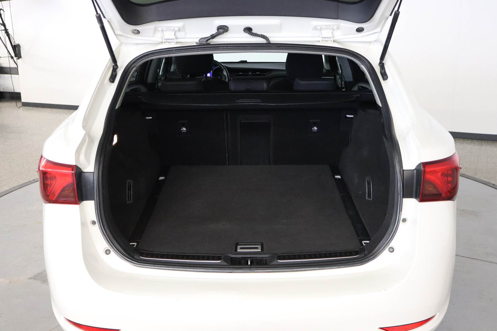 TOYOTA Avensis 2016