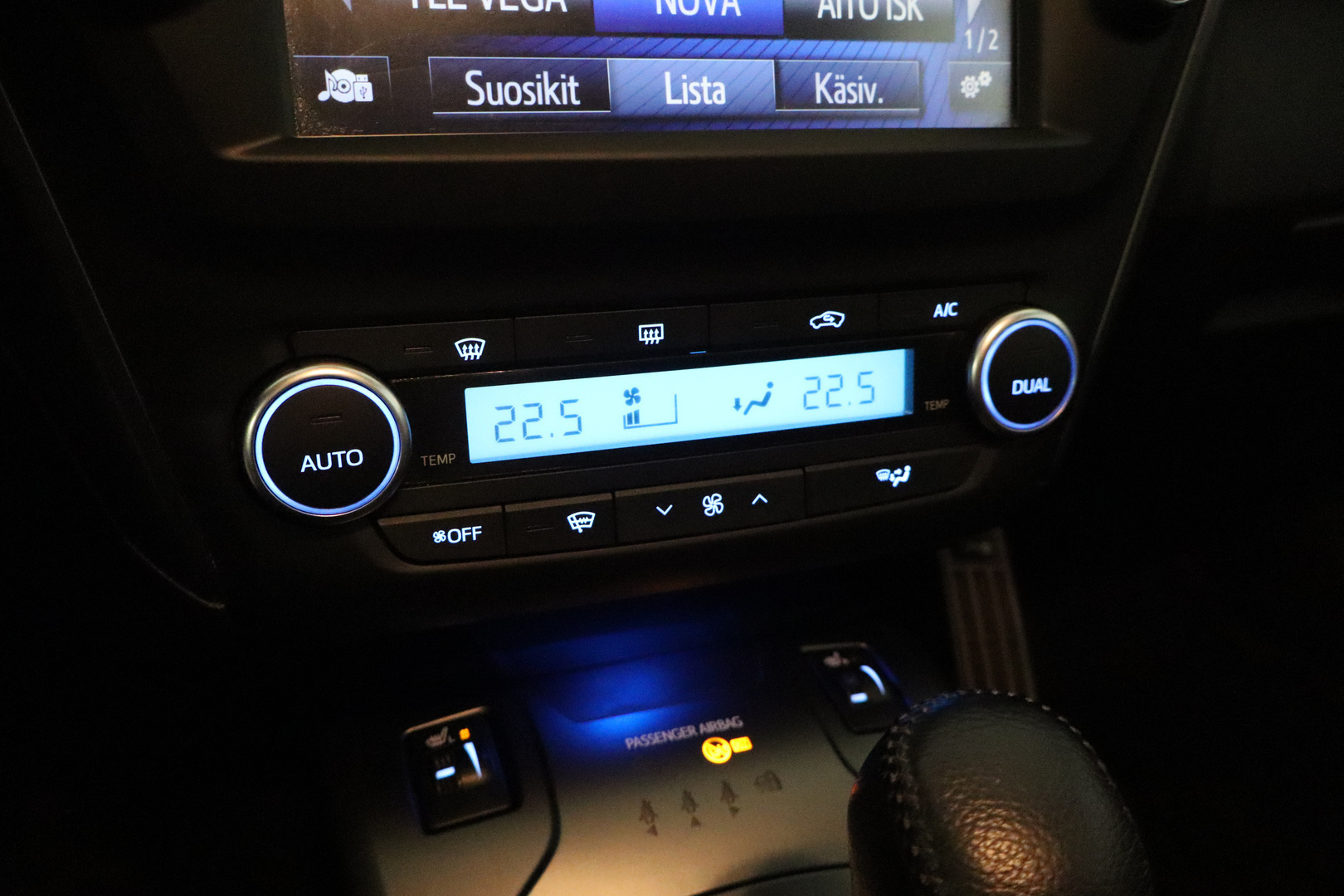 TOYOTA Avensis 2016