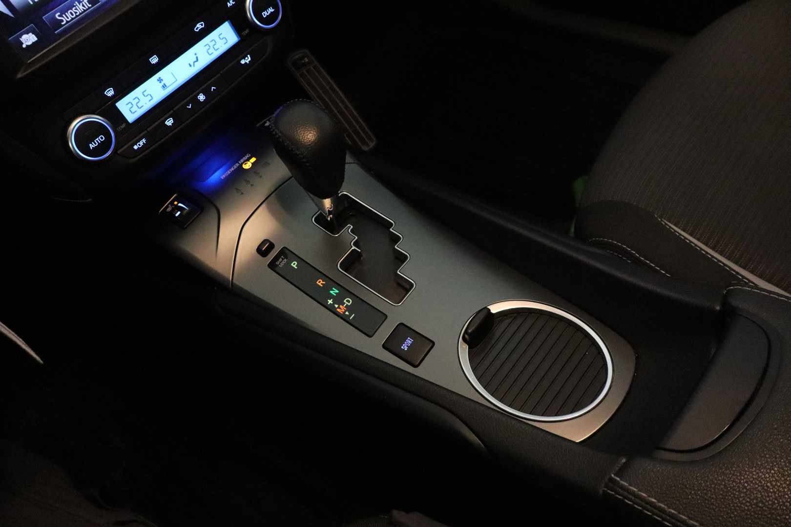 TOYOTA Avensis 2016