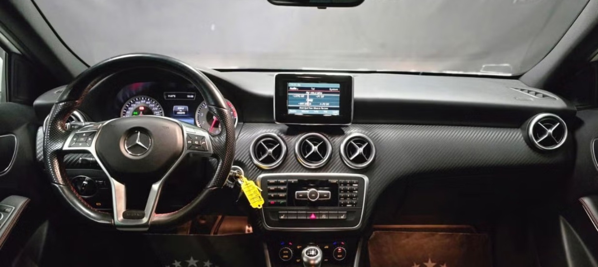 MERCEDES-BENZ A 2015