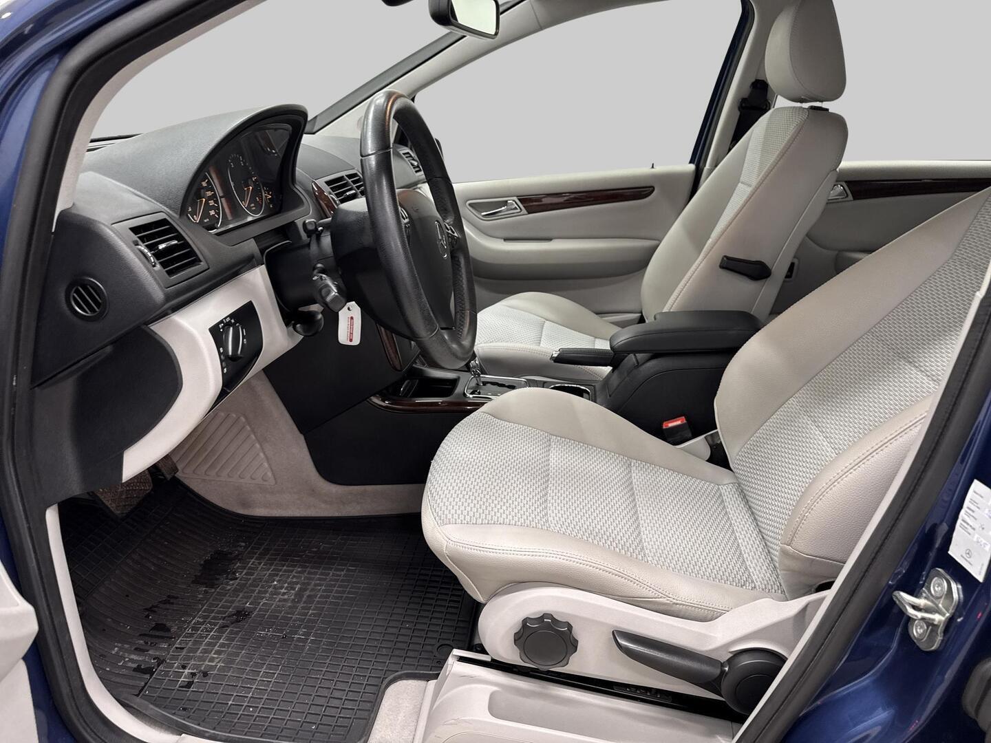 MERCEDES-BENZ A 2009