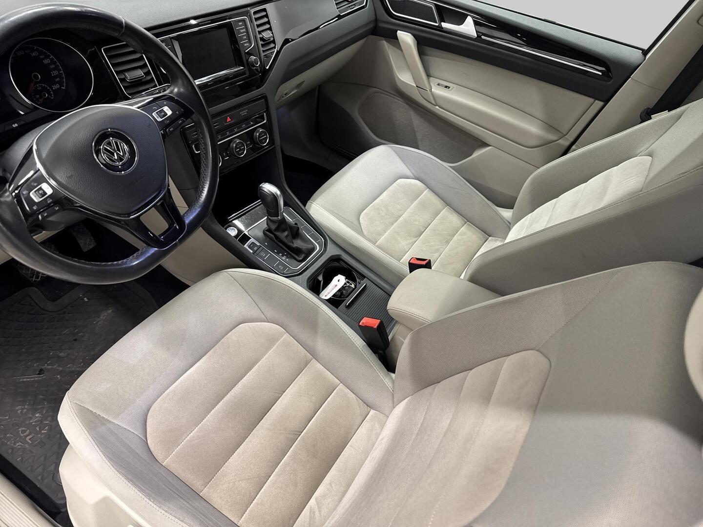 VOLKSWAGEN Golf Sportsvan 2014