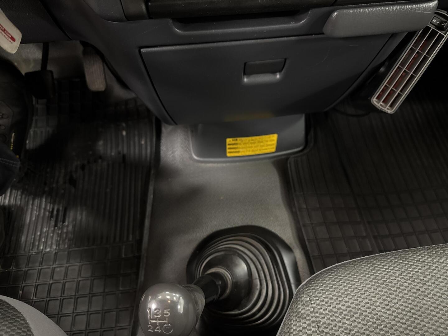 TOYOTA Hiace 2010