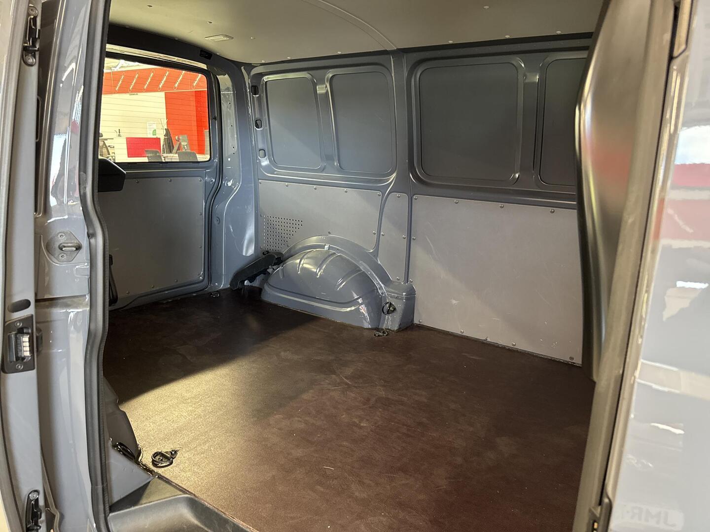 VOLKSWAGEN TRANSPORTER 2023