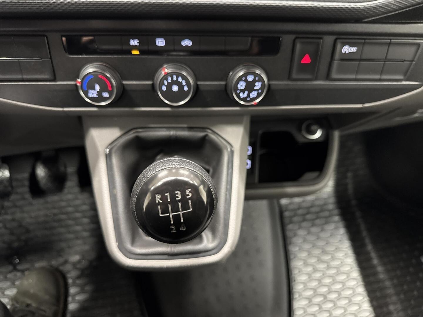 VOLKSWAGEN TRANSPORTER 2023