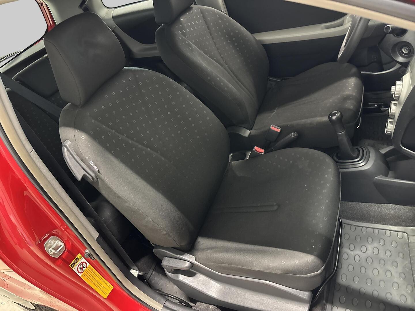 TOYOTA Yaris 2006