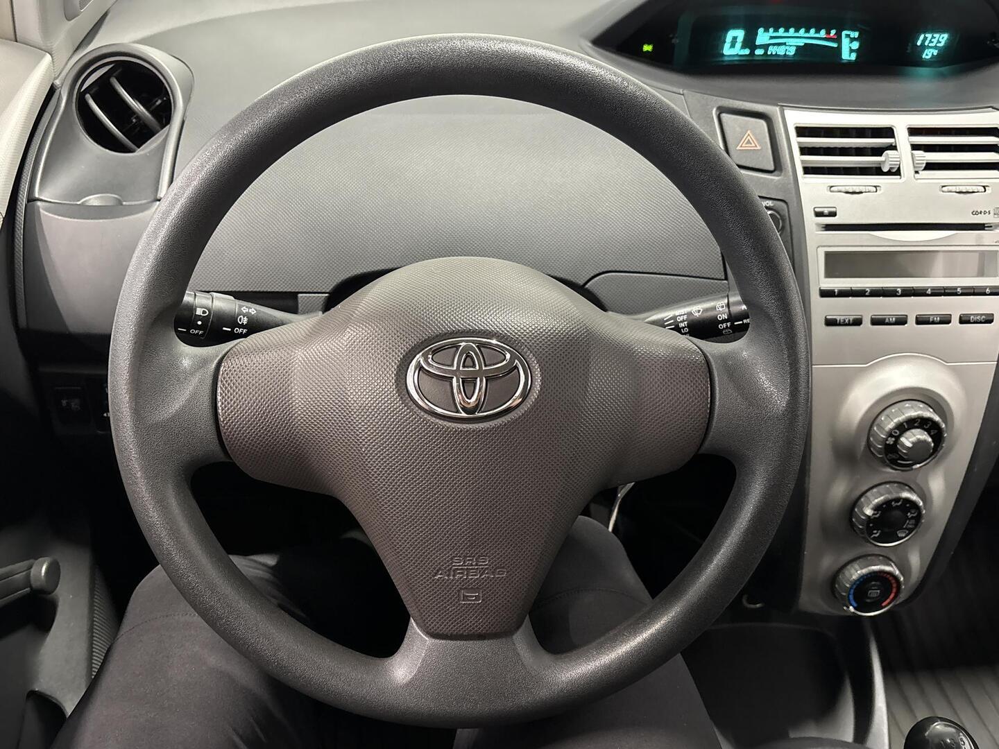 TOYOTA Yaris 2006
