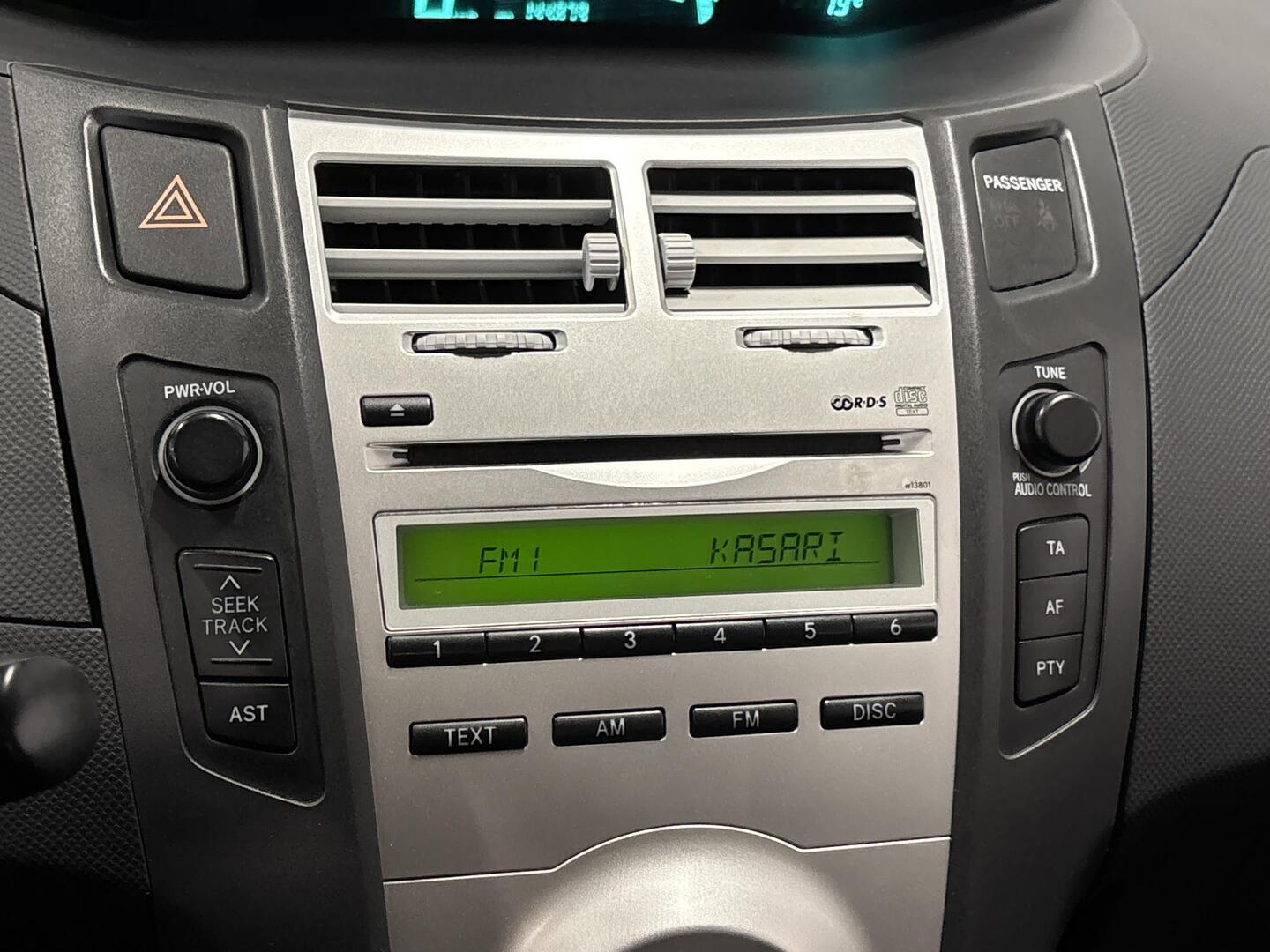 TOYOTA Yaris 2006