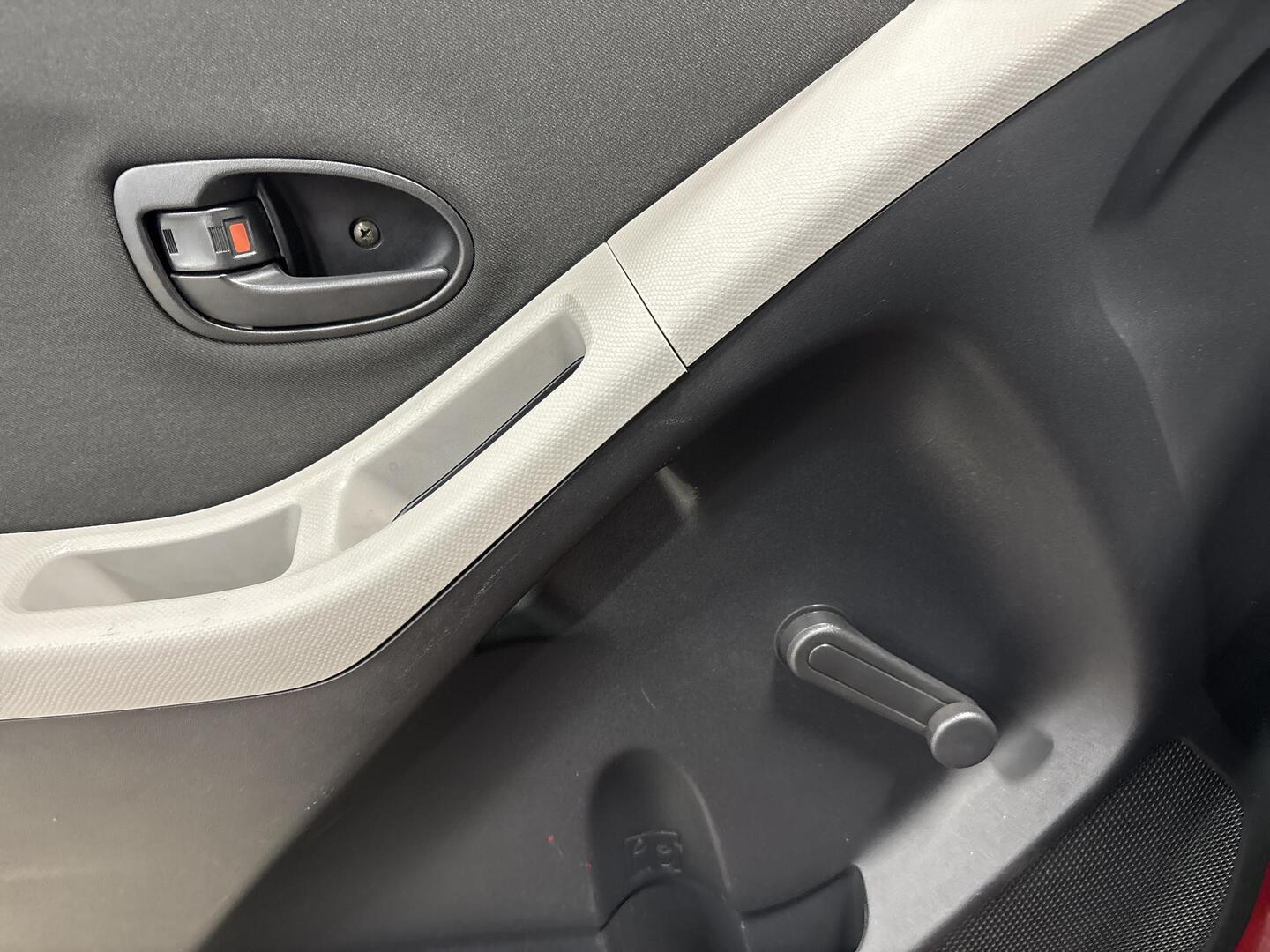 TOYOTA Yaris 2006