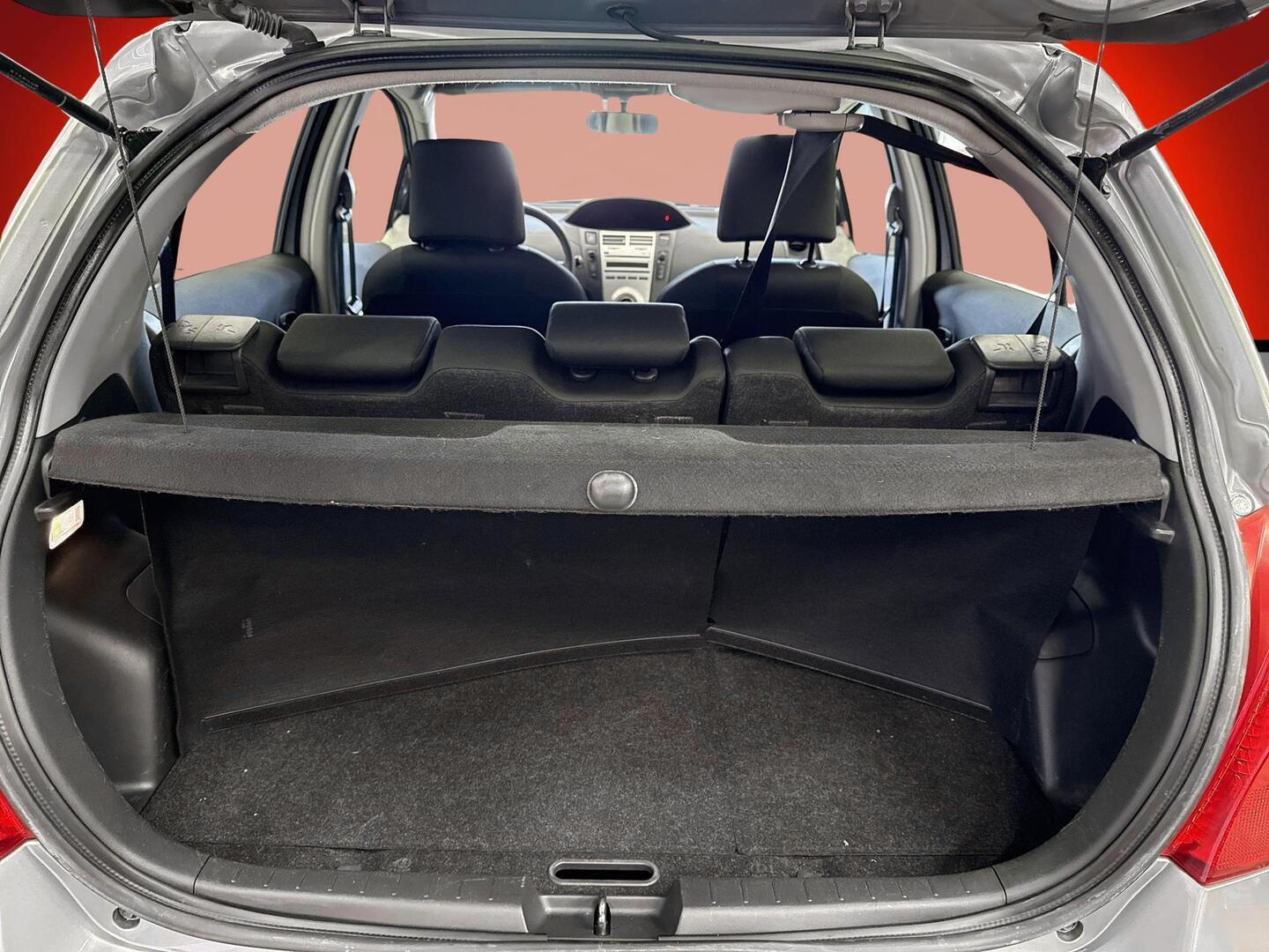 TOYOTA Yaris 2006