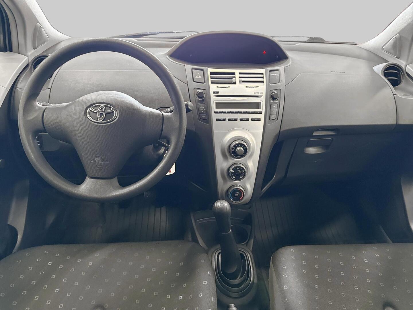 TOYOTA Yaris 2006