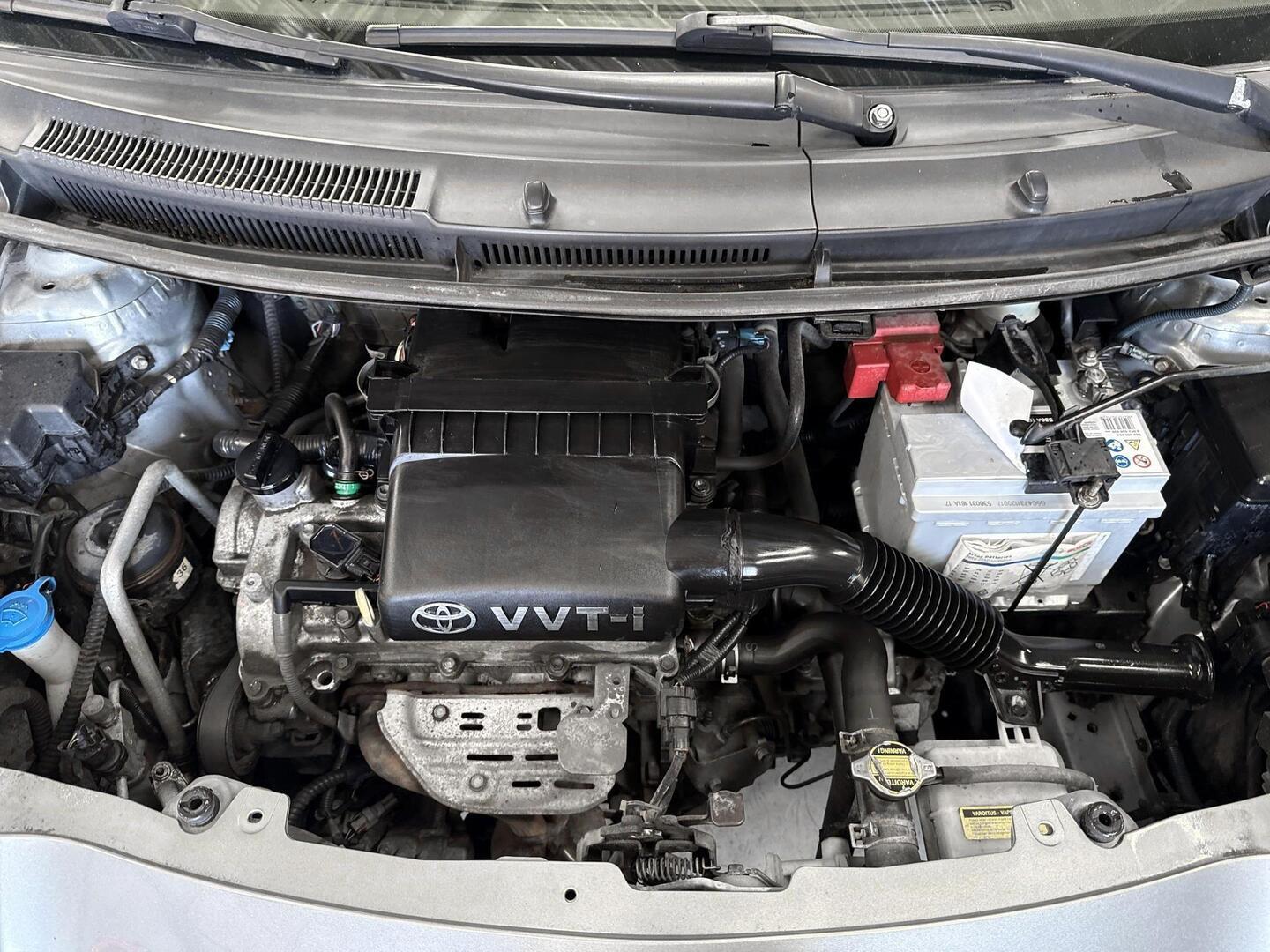 TOYOTA Yaris 2006