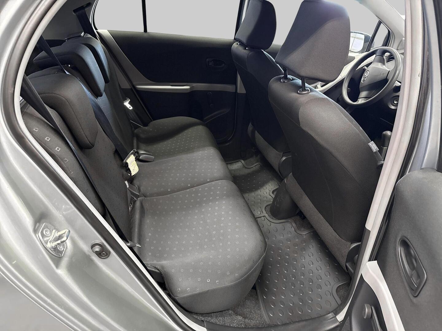 TOYOTA Yaris 2006