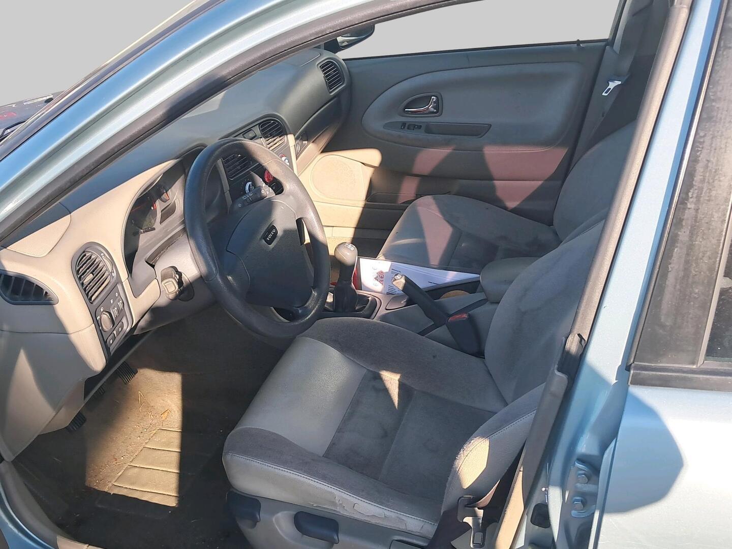 VOLVO V40 2003