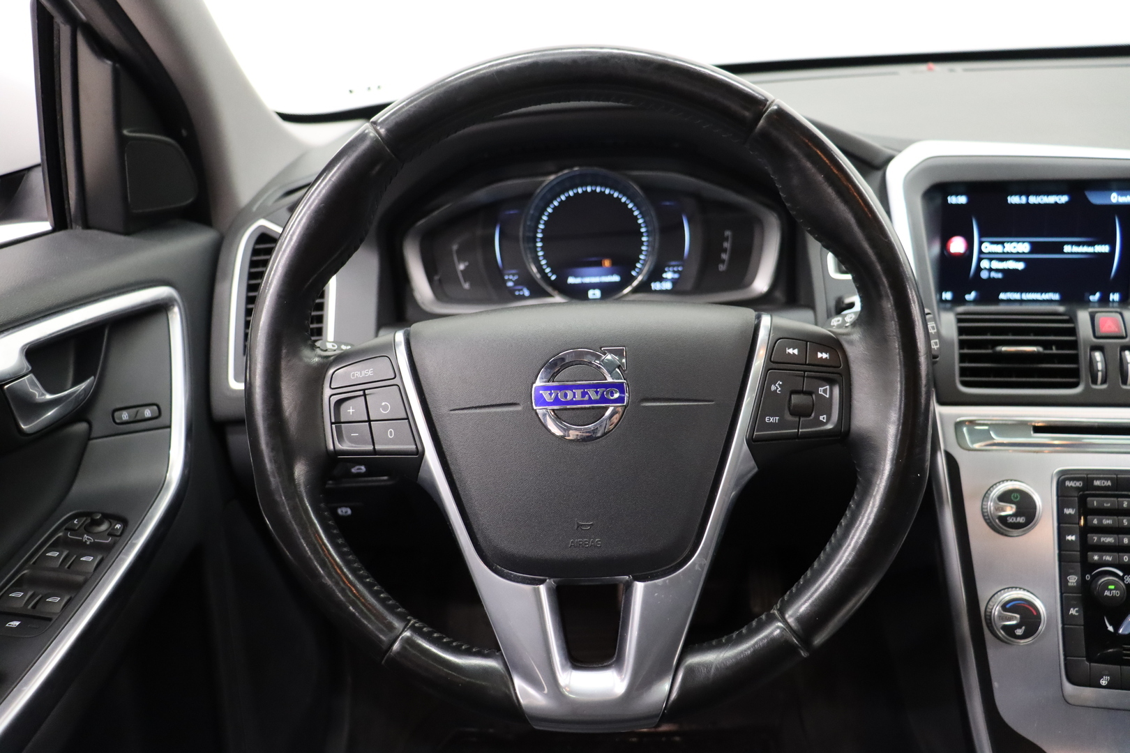 VOLVO XC60 2016