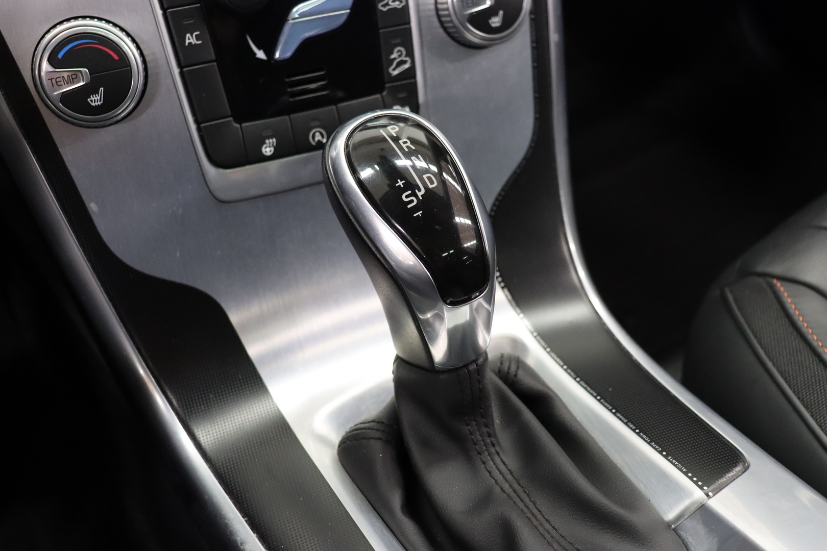 VOLVO XC60 2016