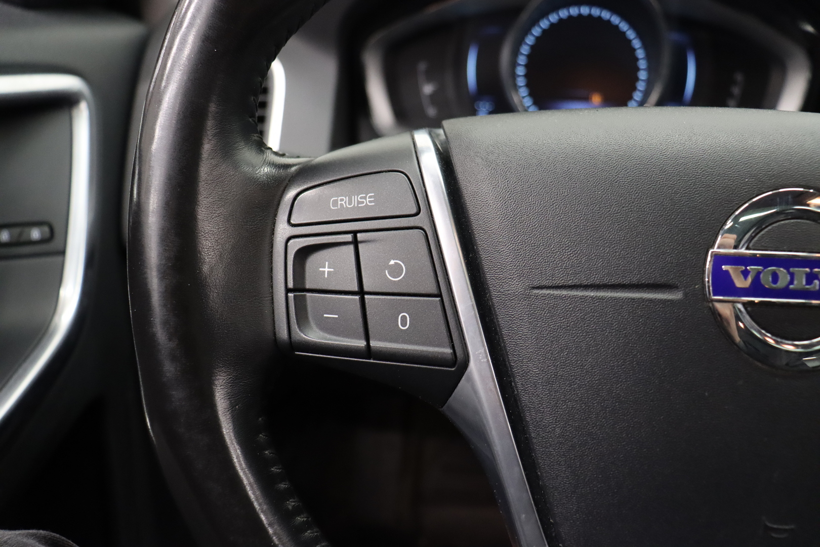 VOLVO XC60 2016