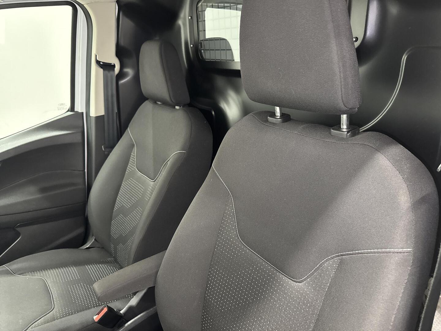 FORD TRANSIT COURIER 2023