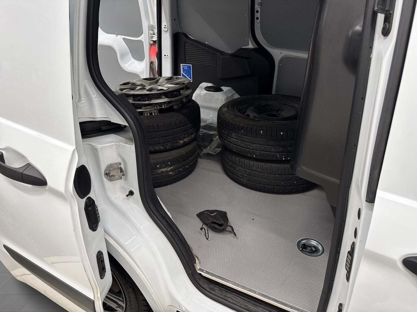 FORD TRANSIT COURIER 2023