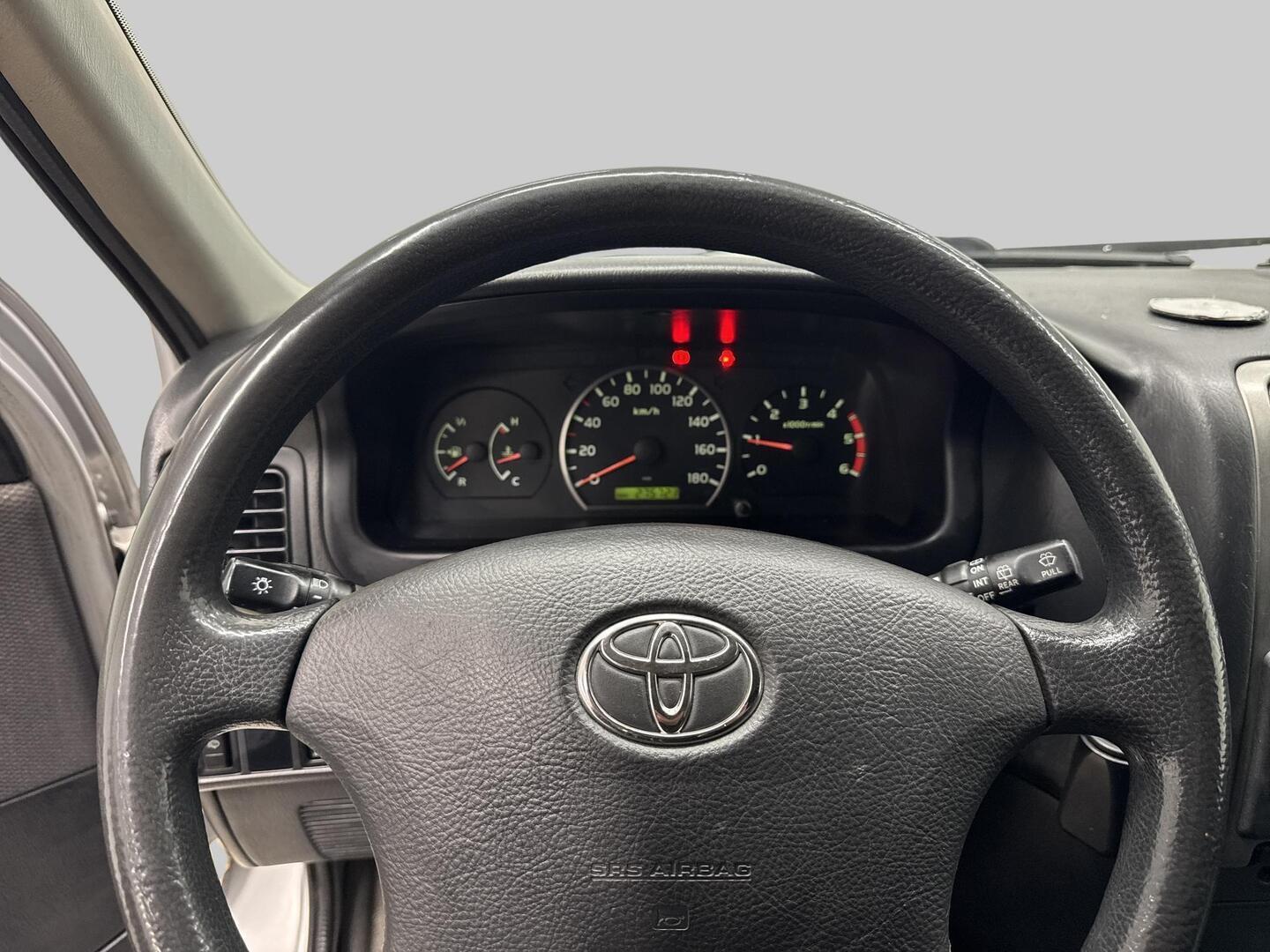 TOYOTA HIACE 2011