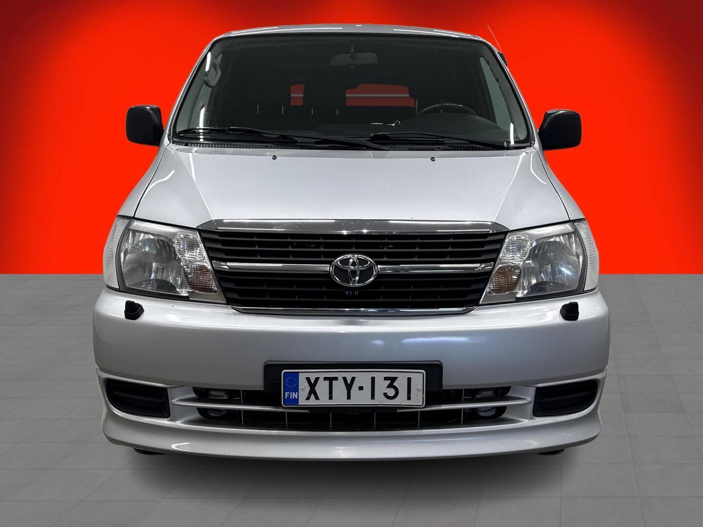 TOYOTA HIACE 2011