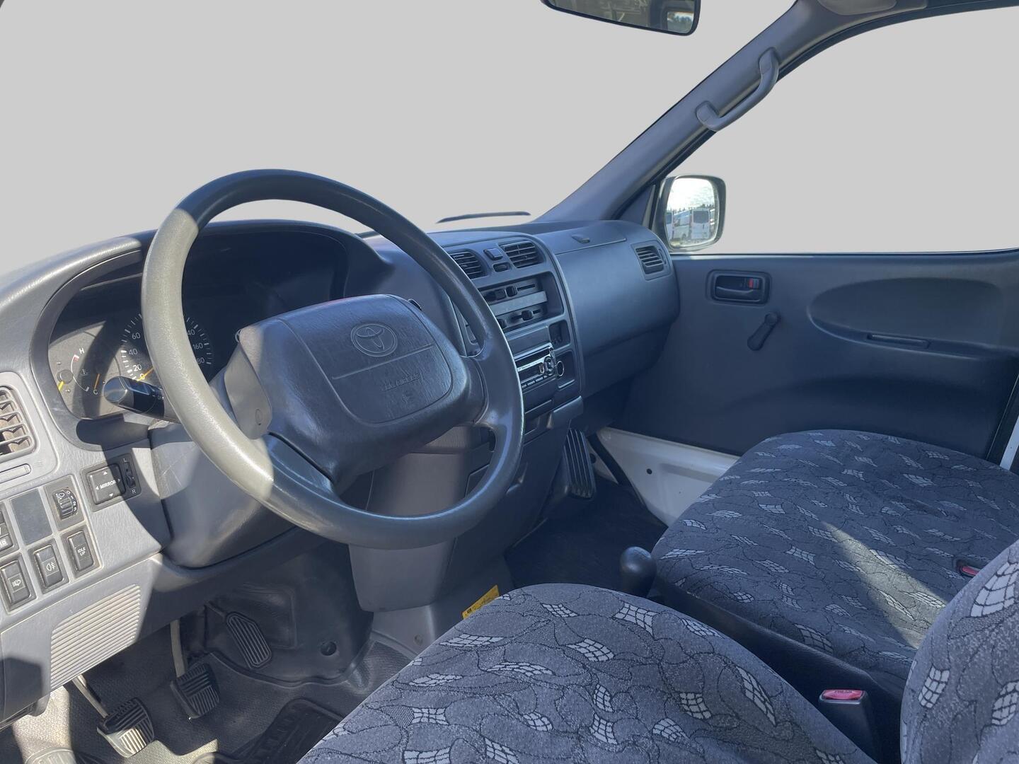 TOYOTA HIACE 2005