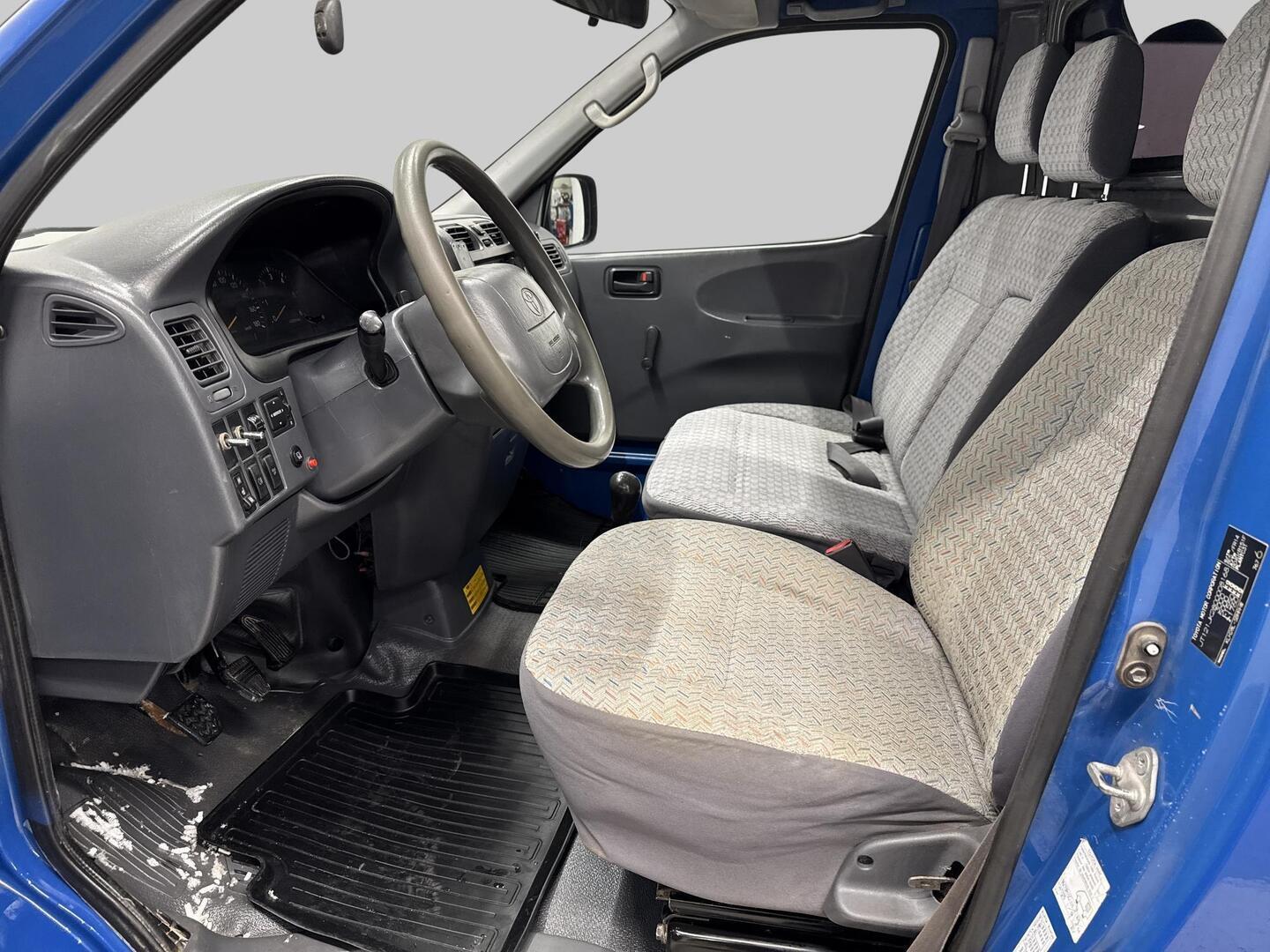 TOYOTA HIACE 2005