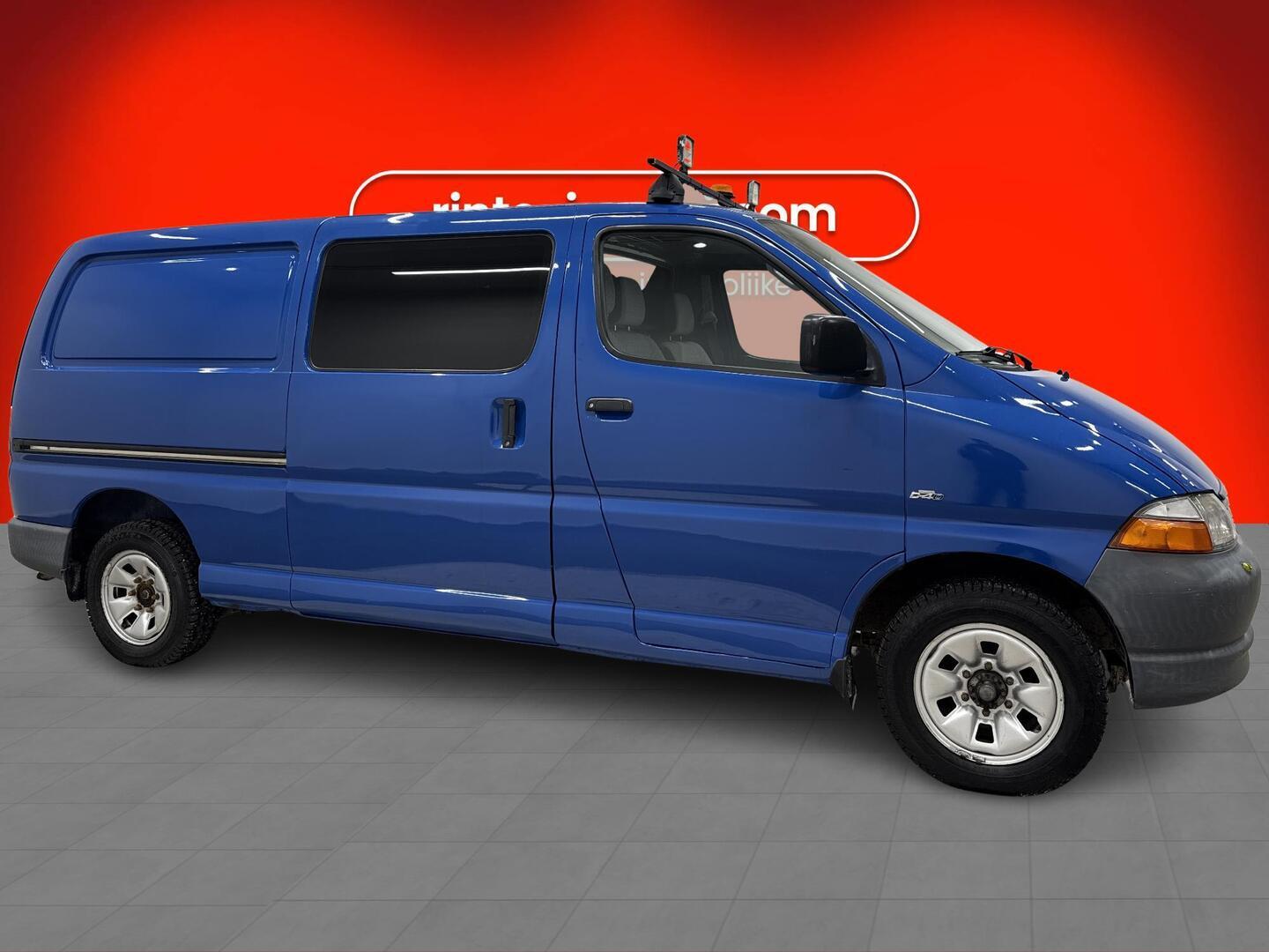 TOYOTA HIACE 2005