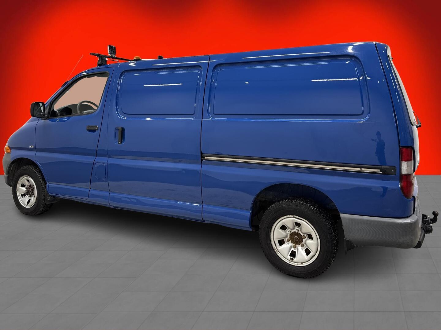 TOYOTA HIACE 2005
