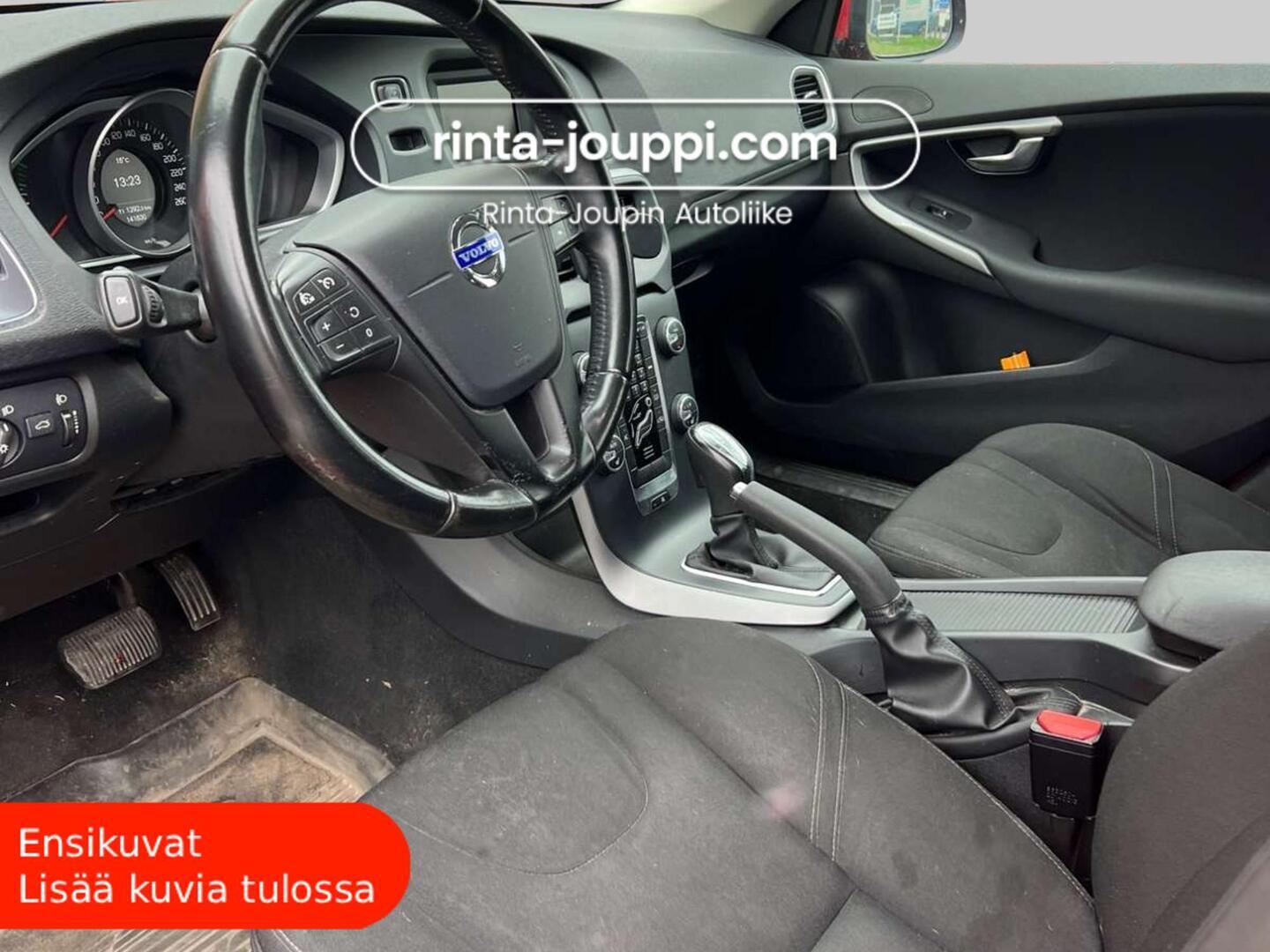 VOLVO V40 2014