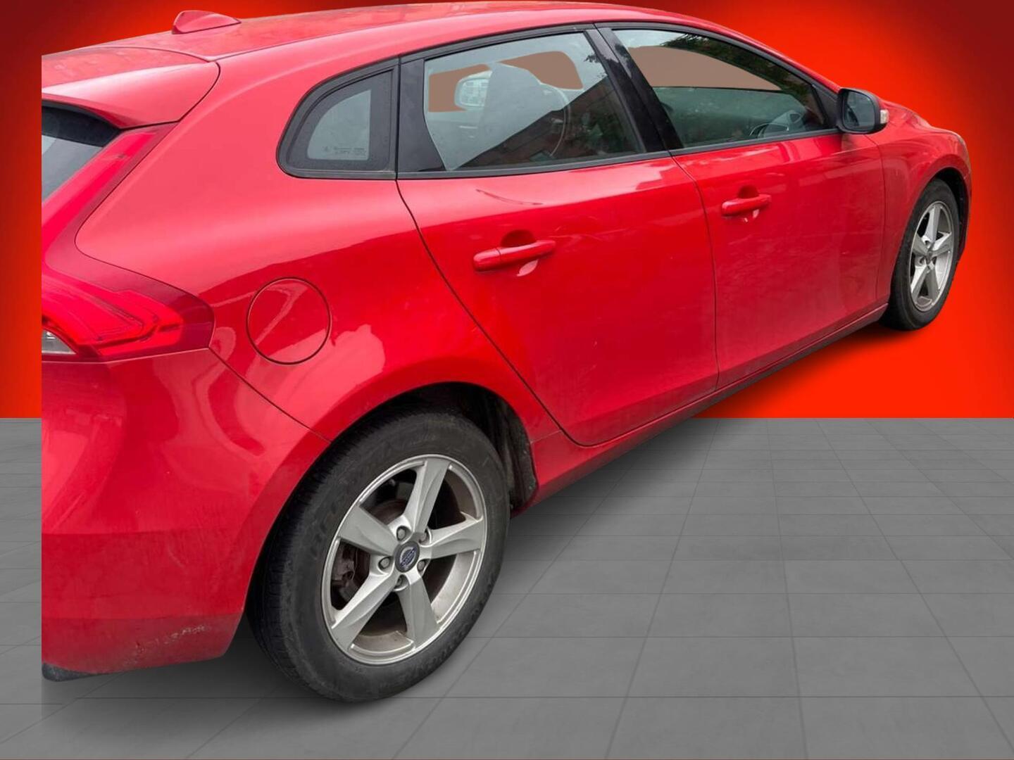 VOLVO V40 2014