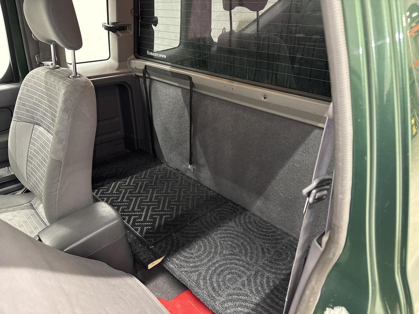 NISSAN King Cab 2002