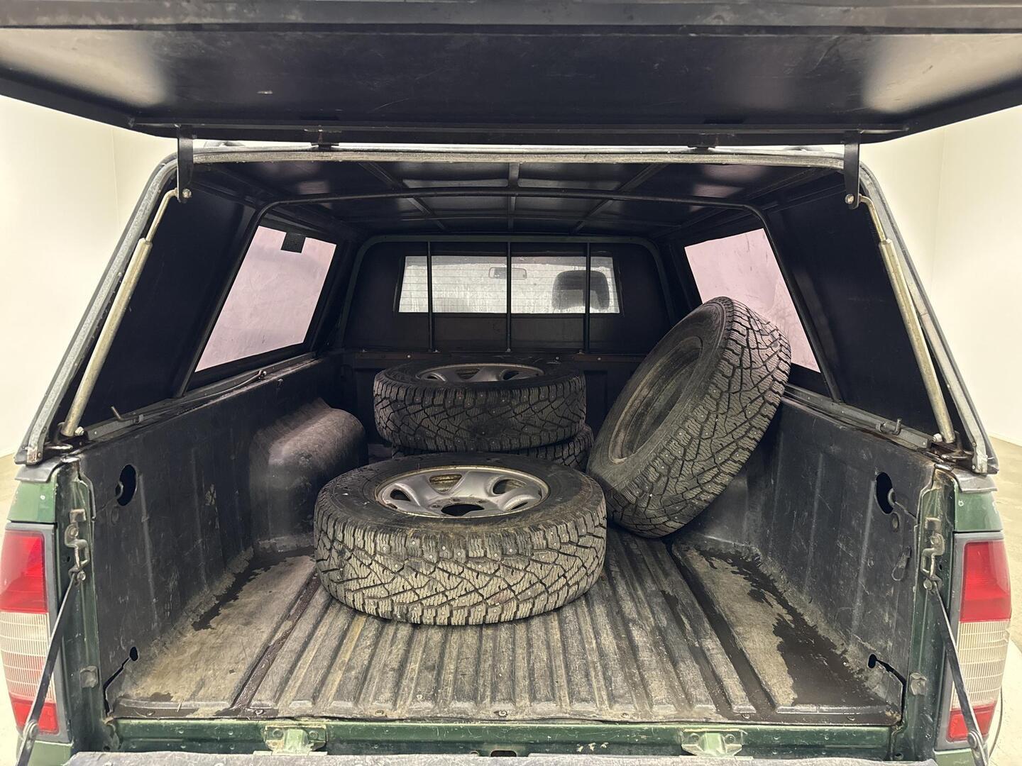 NISSAN King Cab 2002