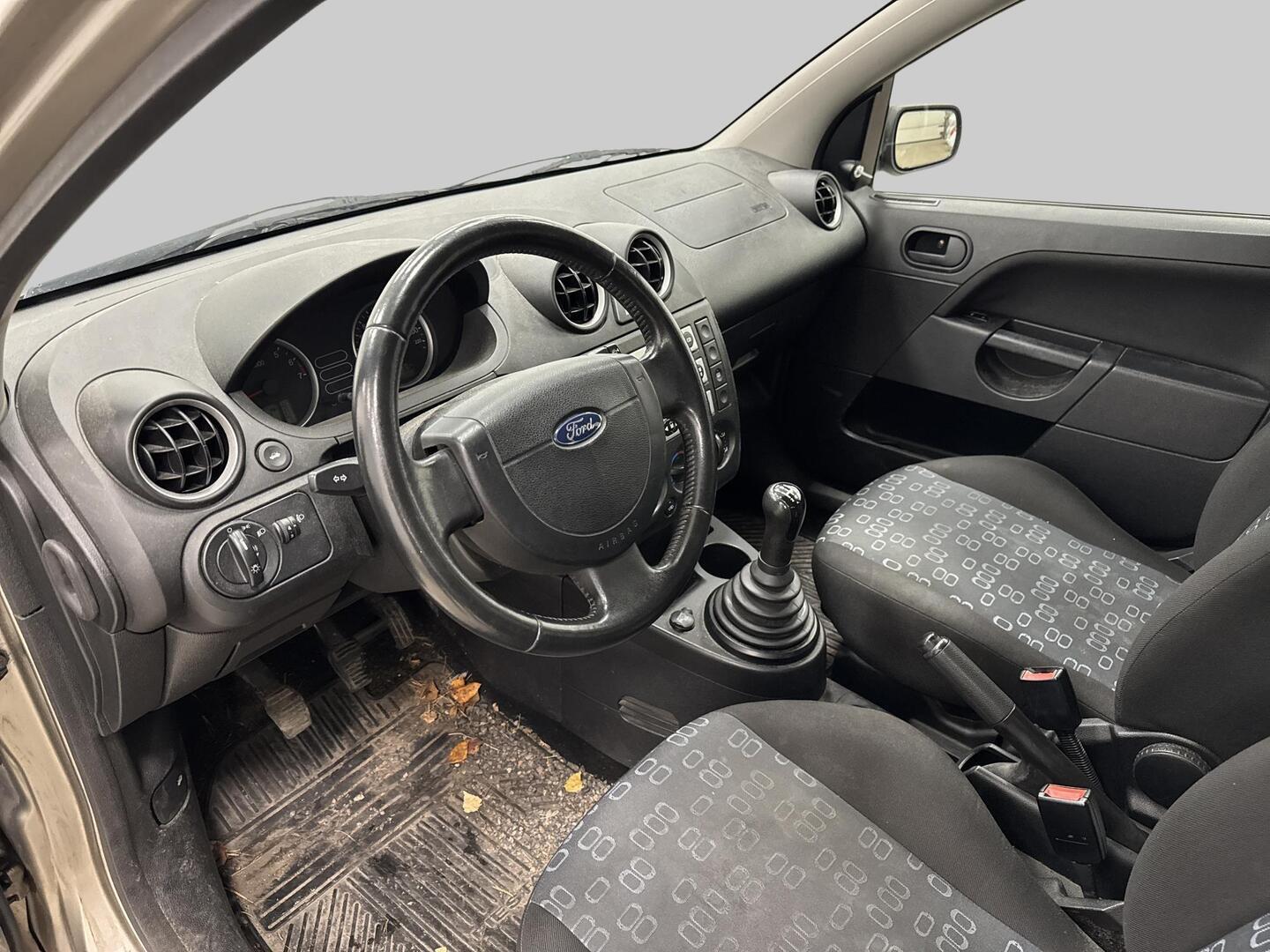FORD Fiesta 2004