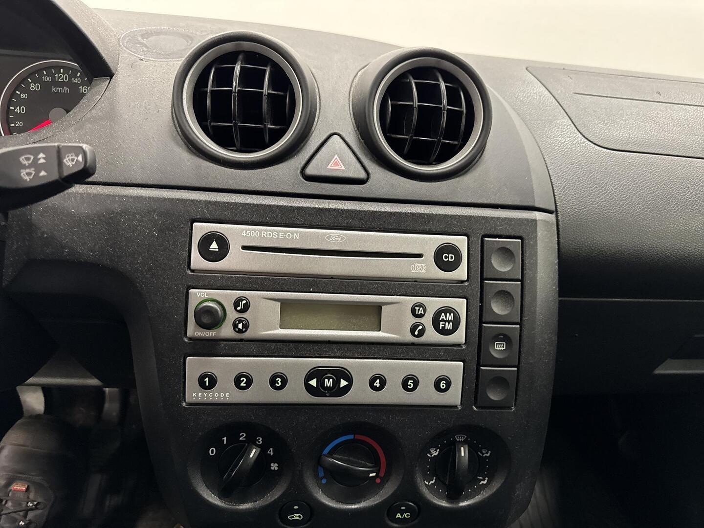 FORD Fiesta 2004