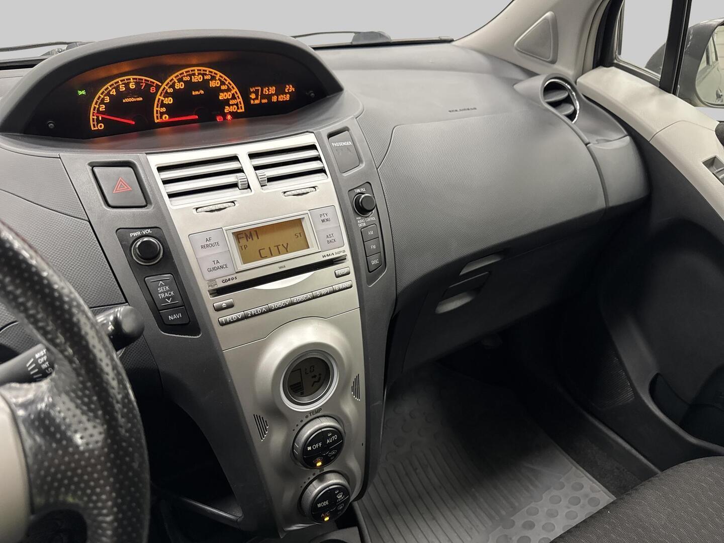 TOYOTA Yaris 2007