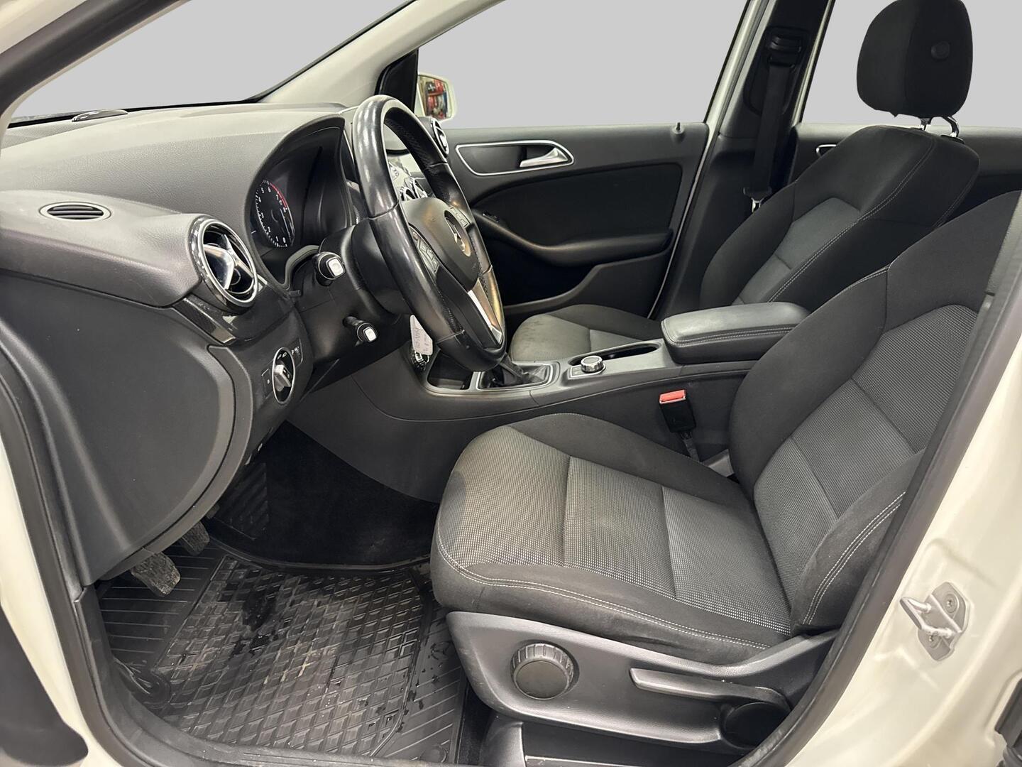 MERCEDES-BENZ B 2012