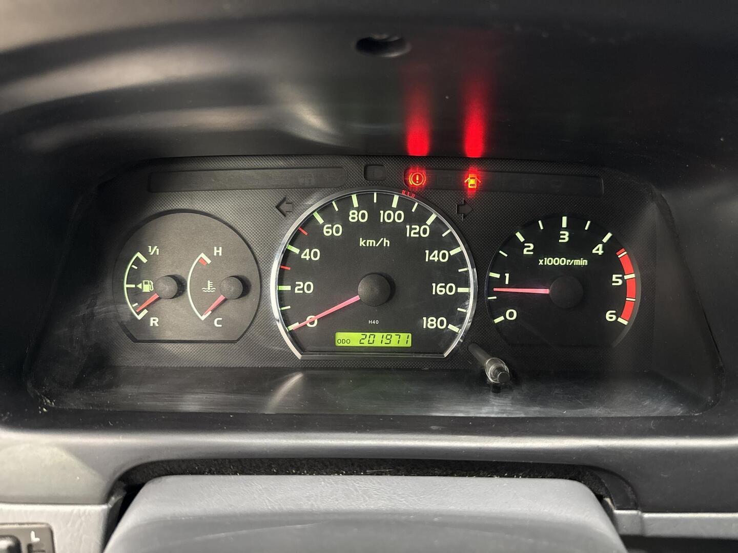 TOYOTA Hiace 2010