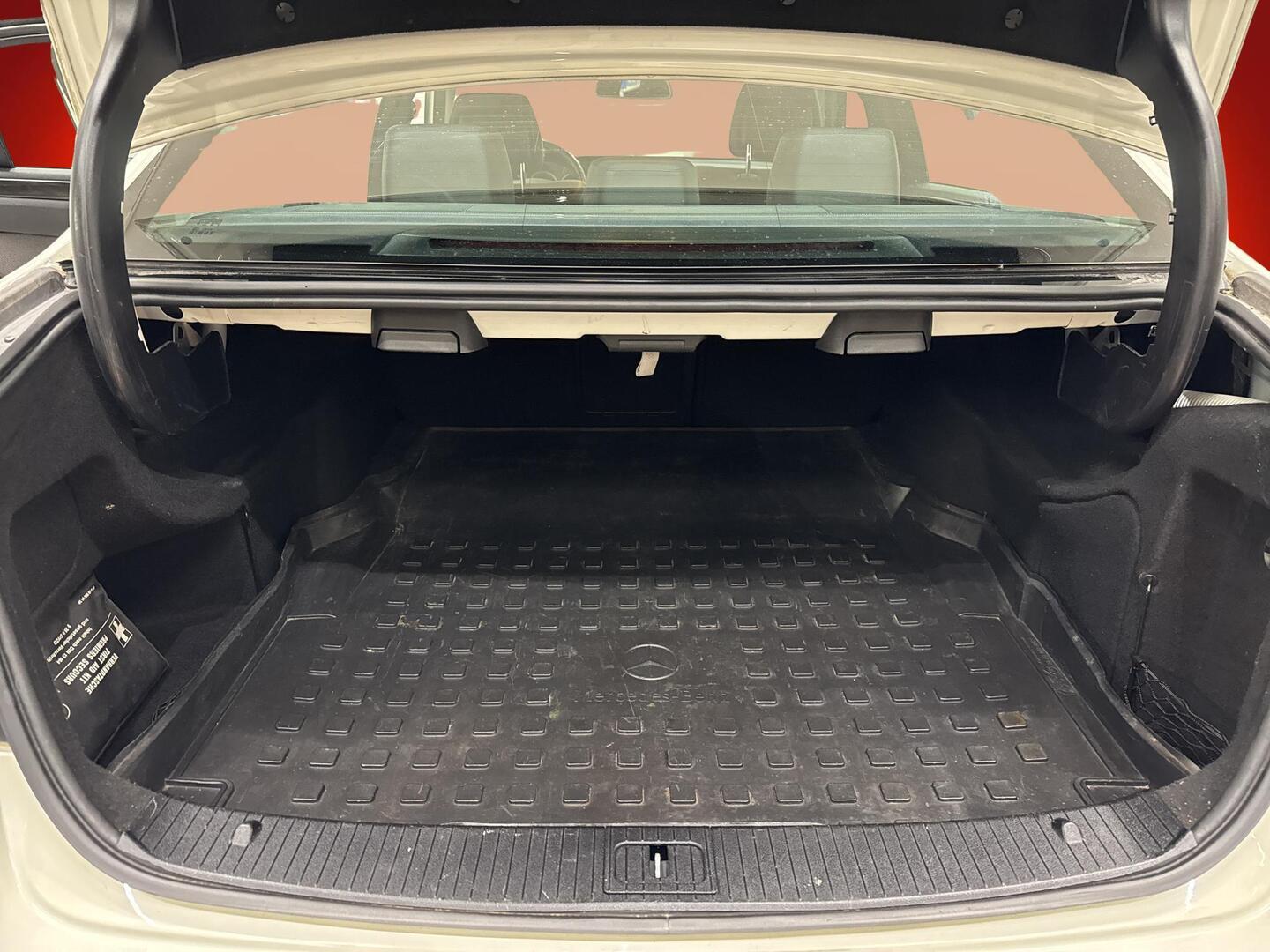 MERCEDES-BENZ E 2012