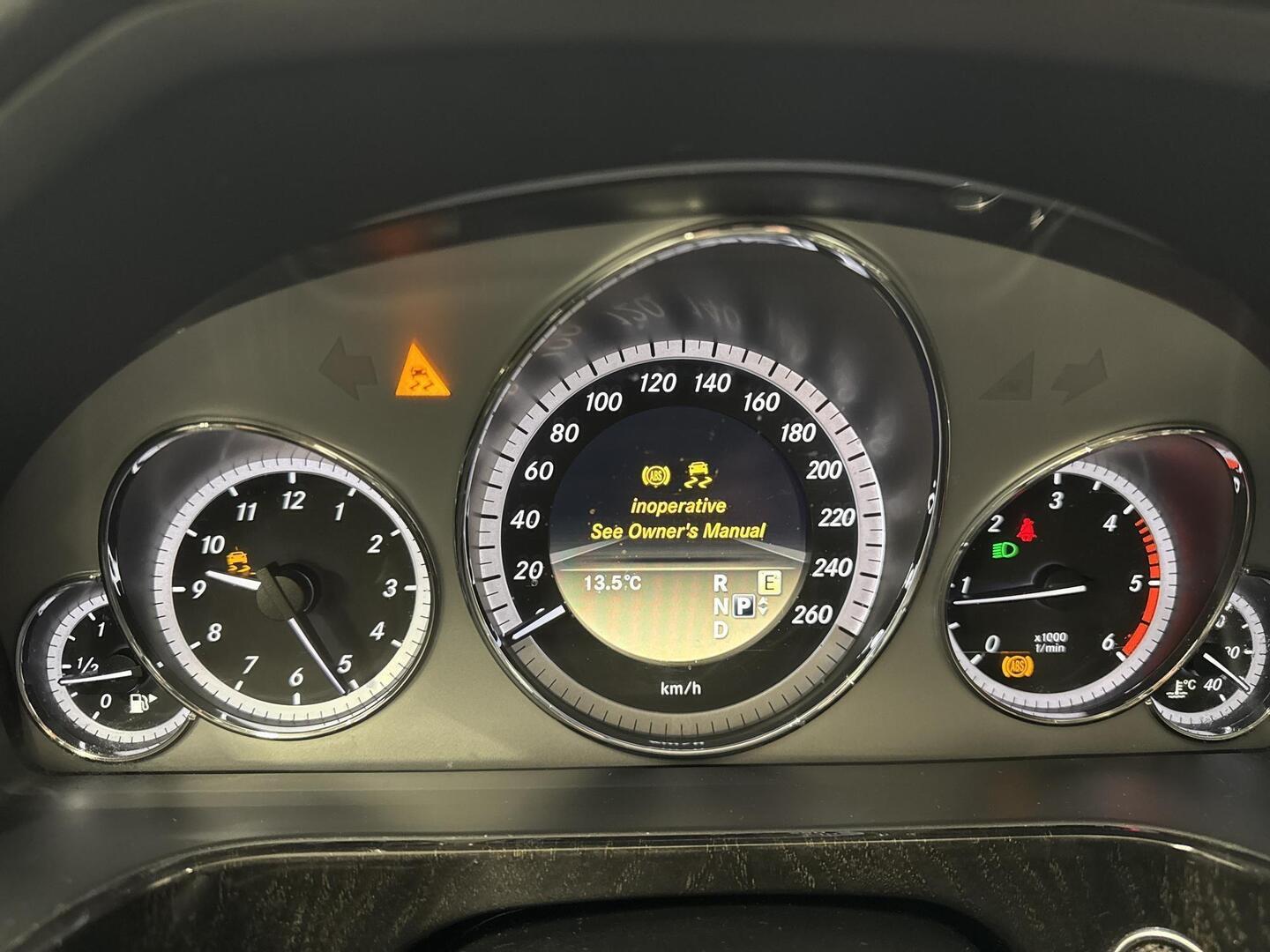 MERCEDES-BENZ E 2012