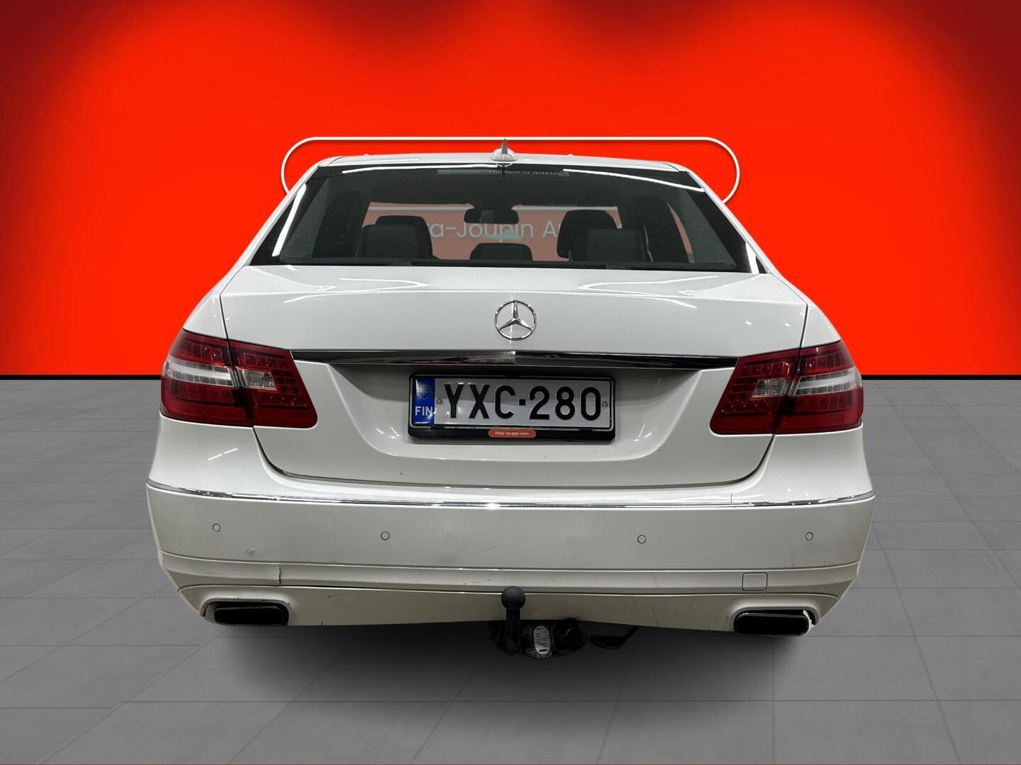 MERCEDES-BENZ E 2012