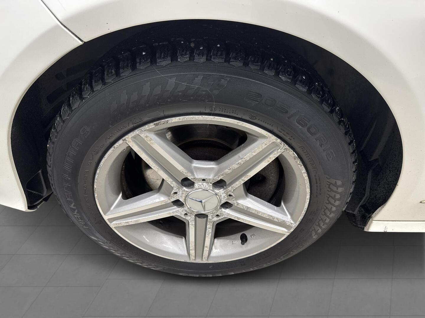 MERCEDES-BENZ E 2012