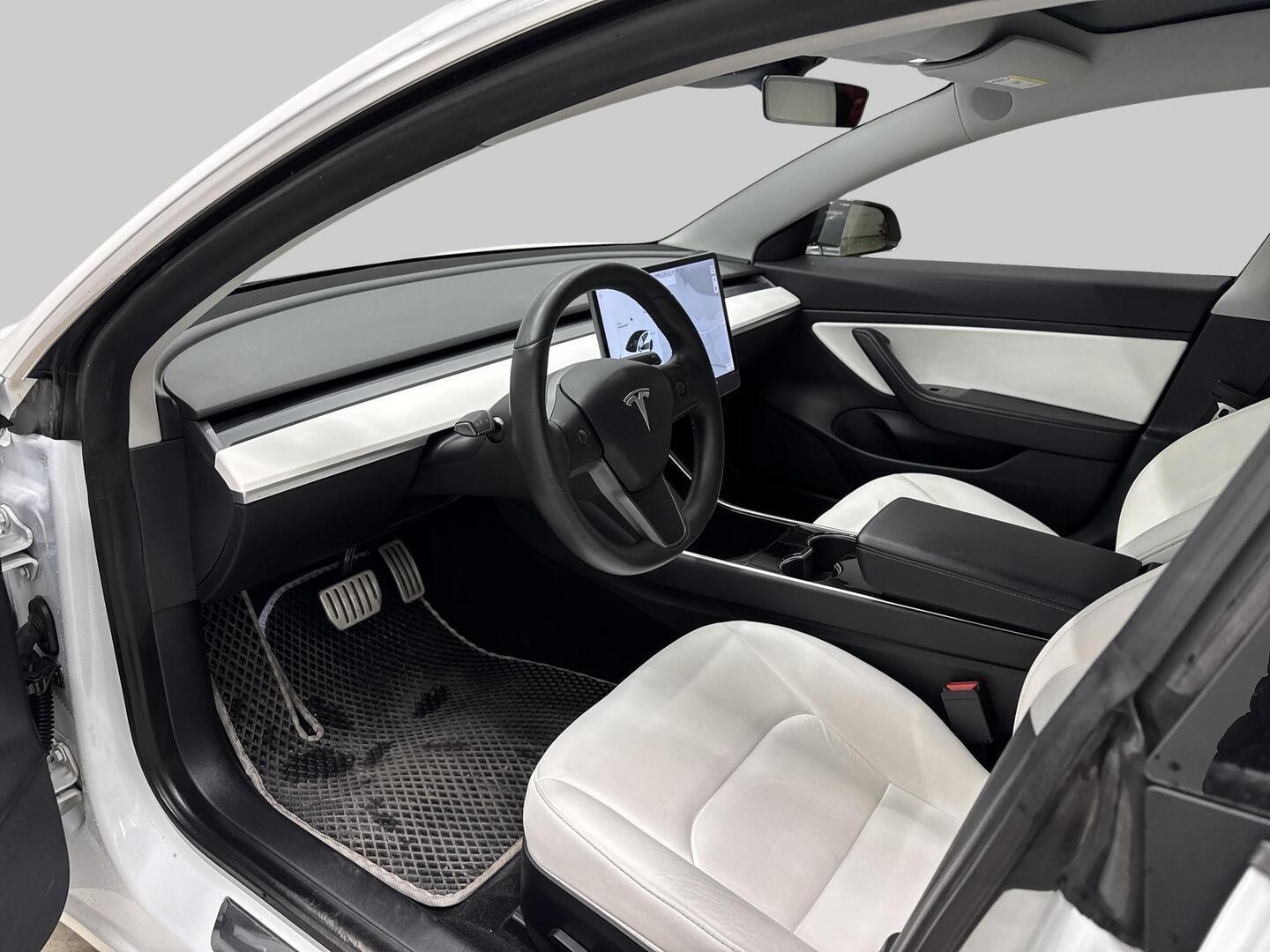 TESLA Model 3 2020