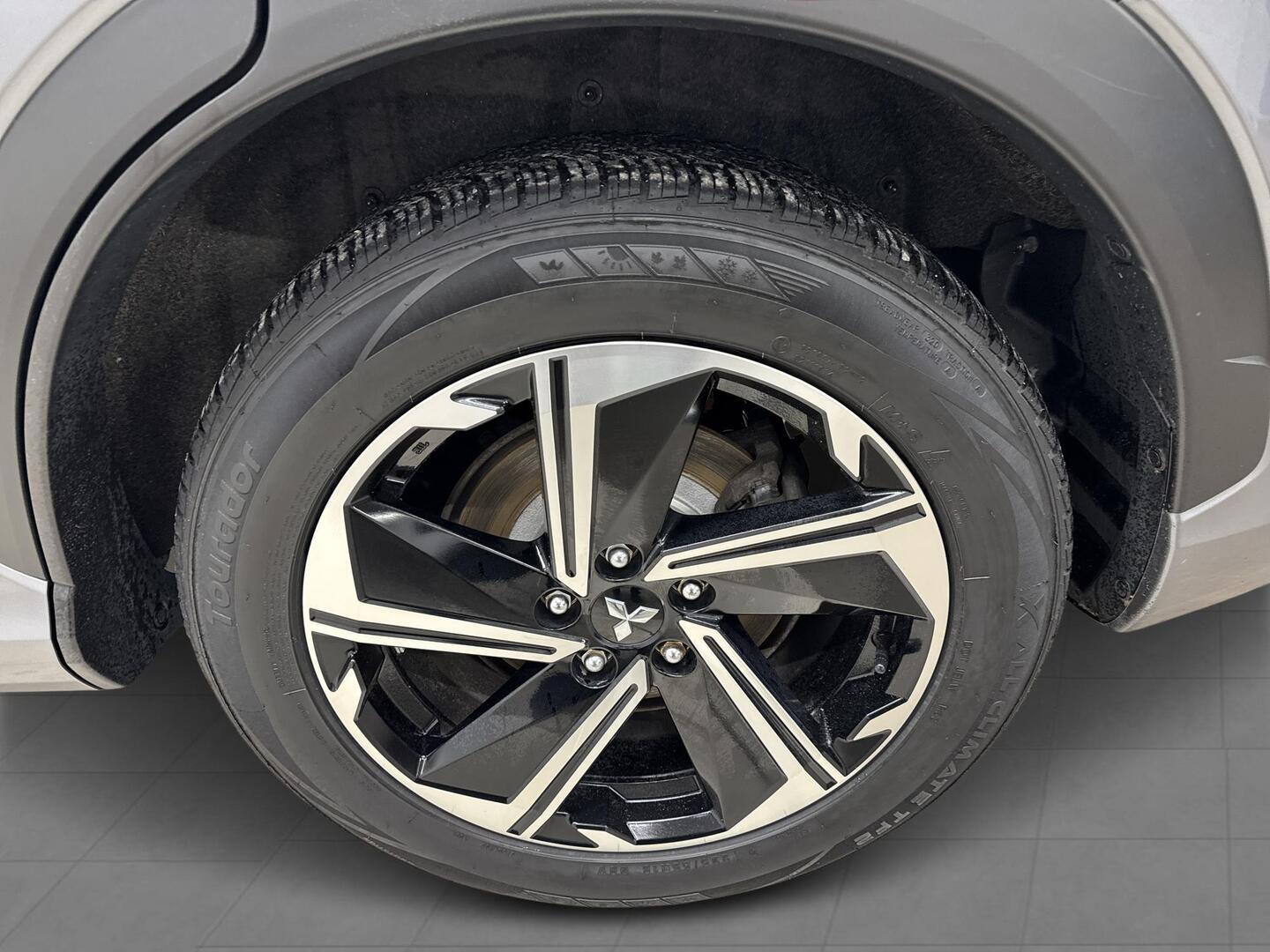 MITSUBISHI ECLIPSE CROSS 2024