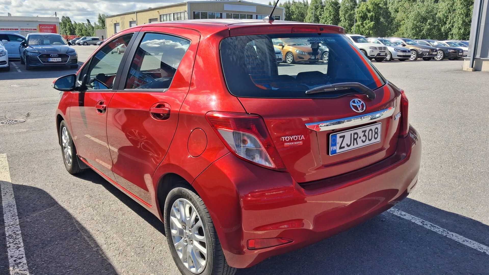 TOYOTA Yaris 2012