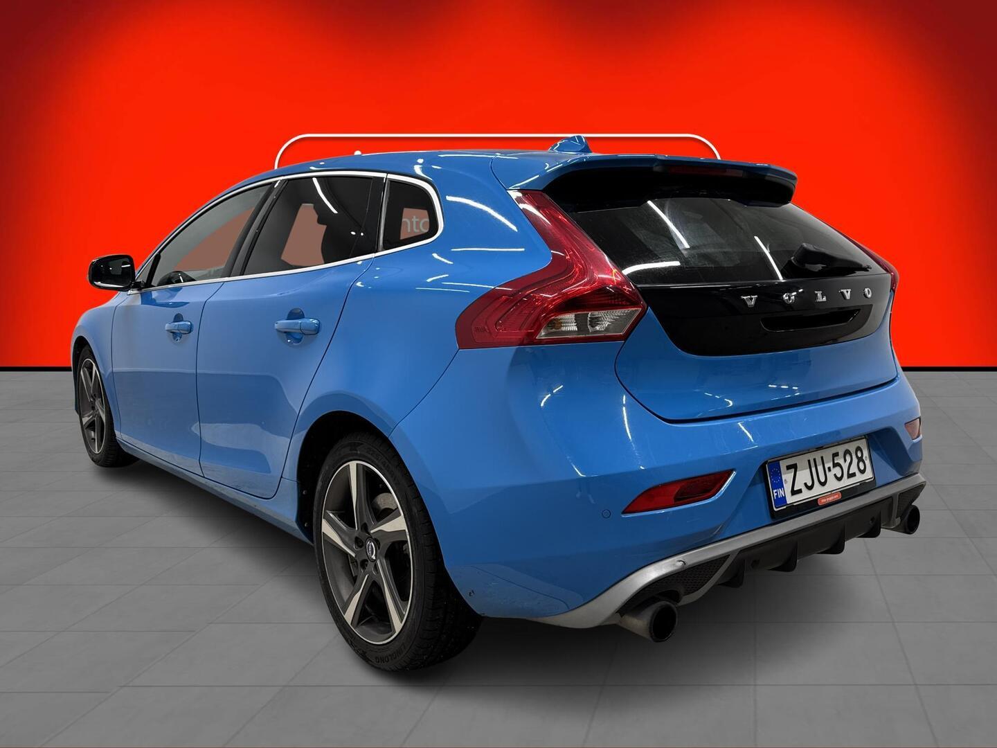VOLVO V40 2013