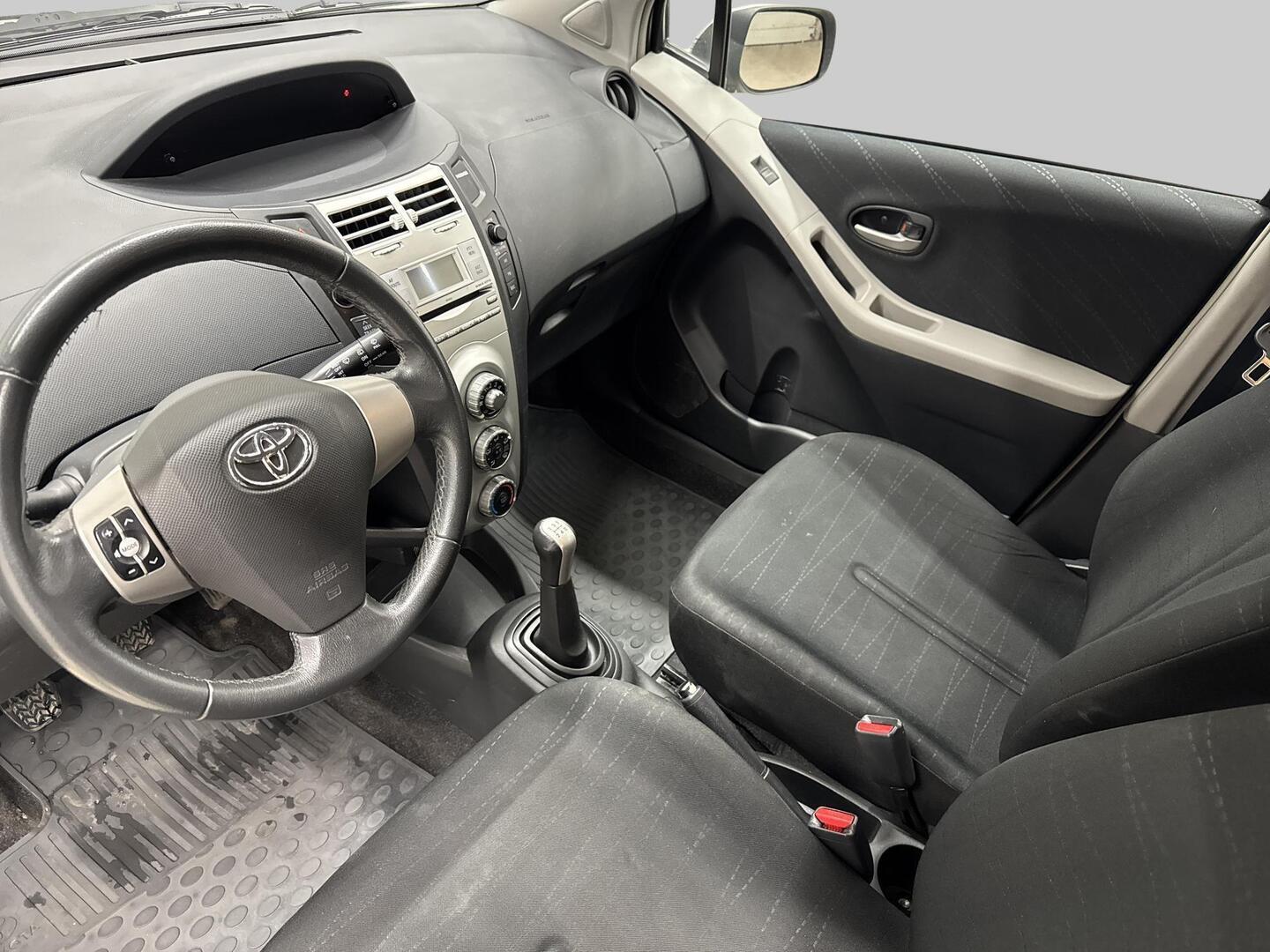 TOYOTA Yaris 2008
