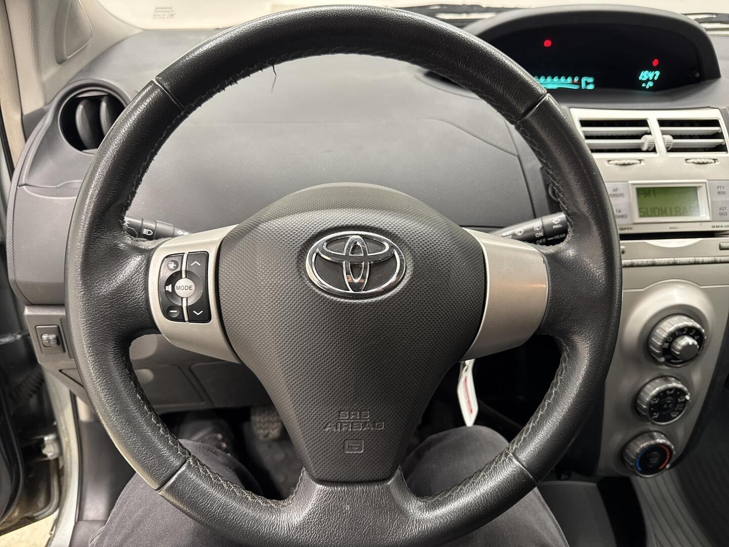 TOYOTA Yaris 2008