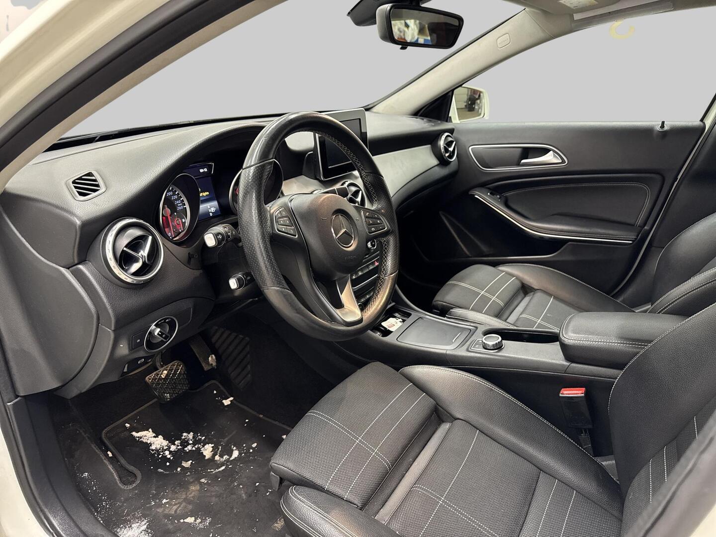 MERCEDES-BENZ GLA 2016